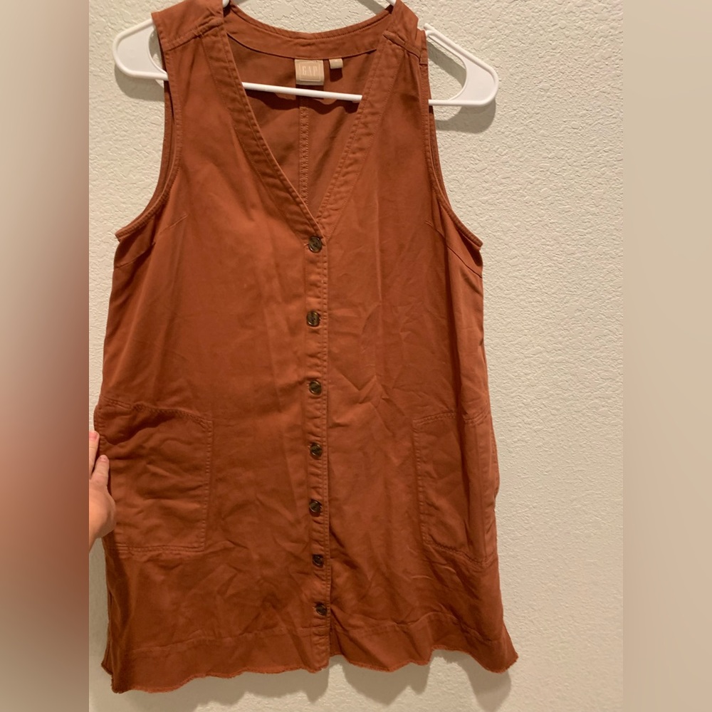Gap Button up rust colored dress with pockets!